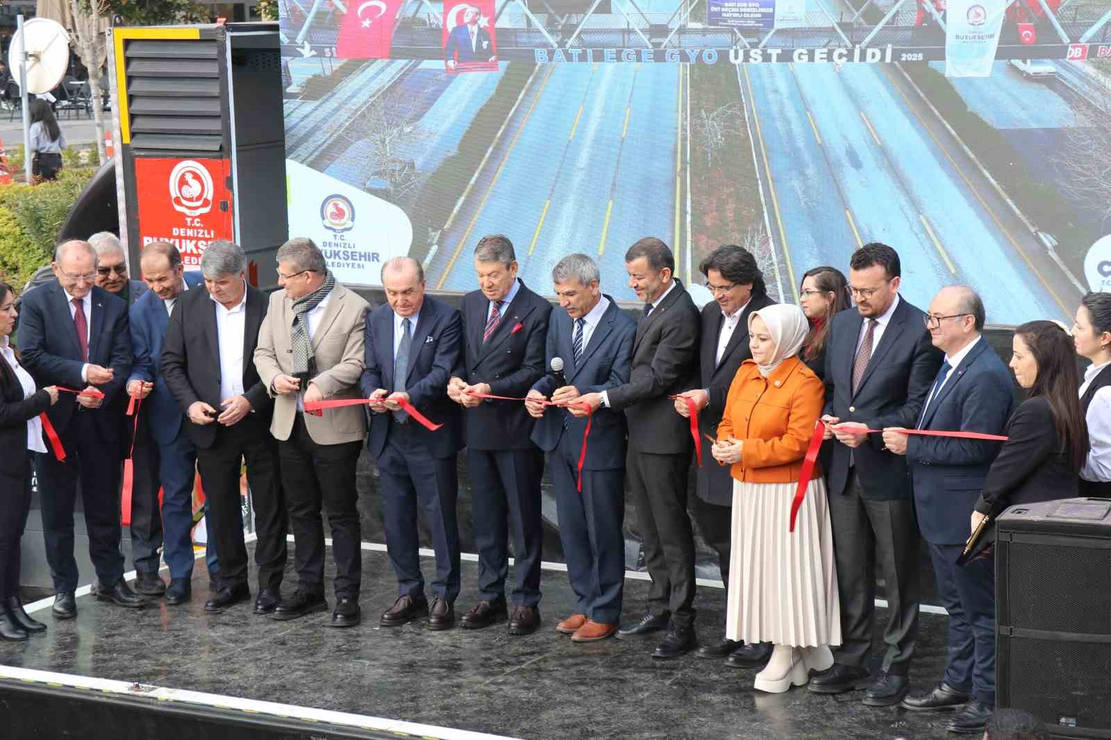 Batı Ege GYO Yaya Üst Geçidi hizmete açıldı
