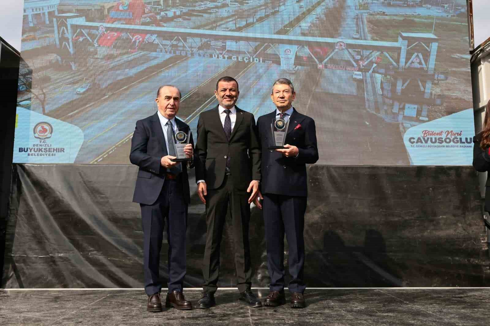 Batı Ege GYO Yaya Üst Geçidi hizmete açıldı
