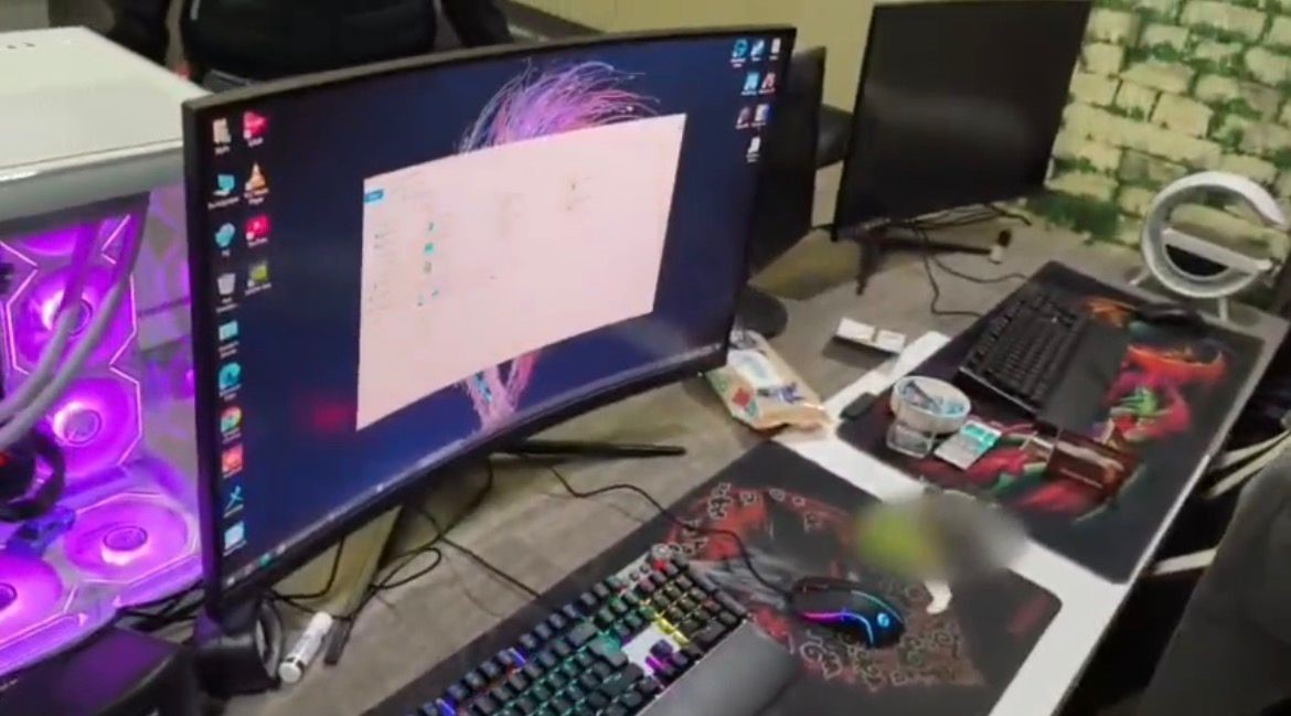 Batman merkezli 10 ilde dev operasyon: 15 milyarlık yasa dışı bahis ağı çökertildi
Batman merkezli 10 ilde dev operasyon: 15 milyarlık yasa dışı bahis ağı çökertildi