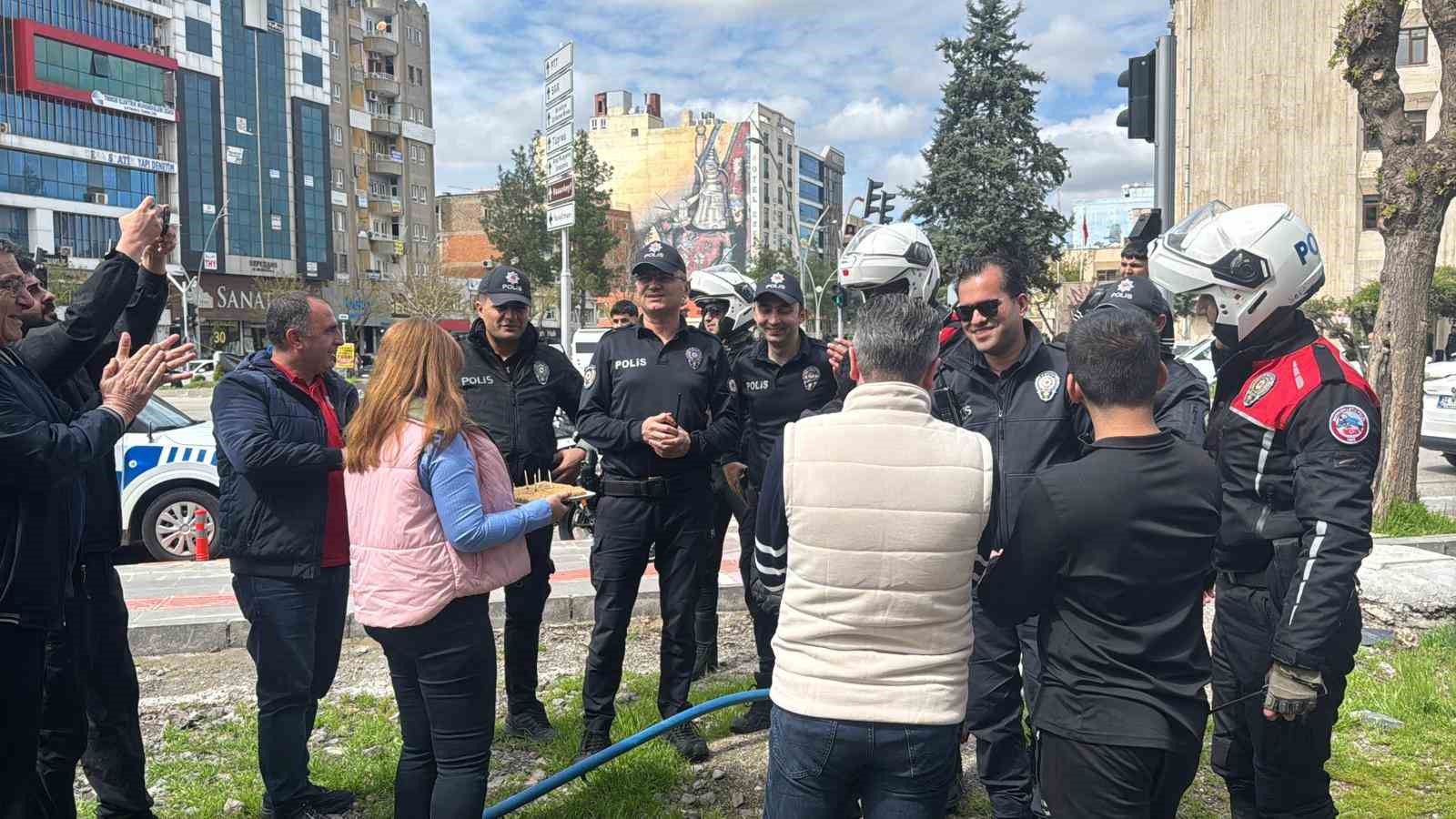 Batman polisine tatlı sürpriz
