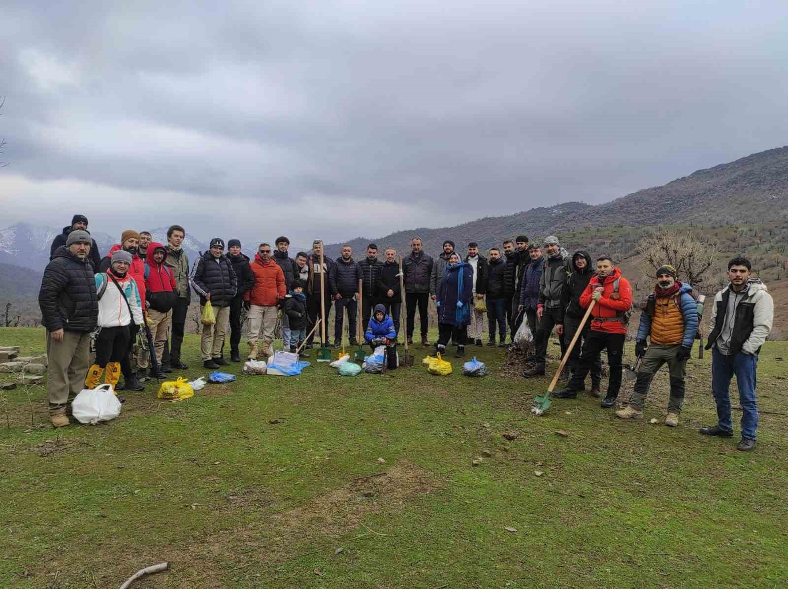 Batman’da 3 bin meşe palamudu toprakla buluşturuldu
