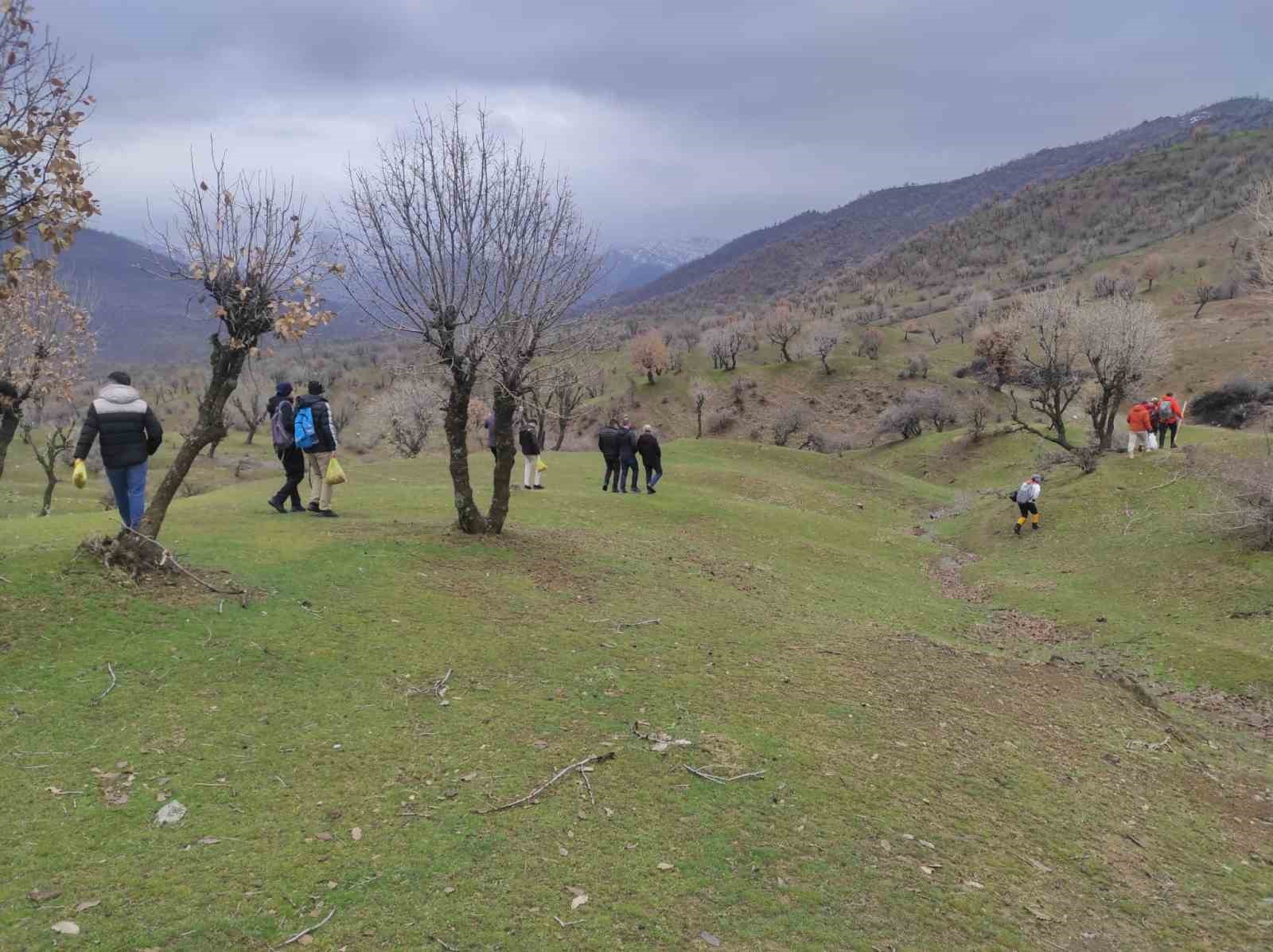 Batman’da 3 bin meşe palamudu toprakla buluşturuldu
