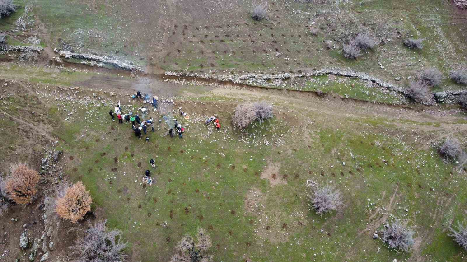 Batman’da 3 bin meşe palamudu toprakla buluşturuldu
