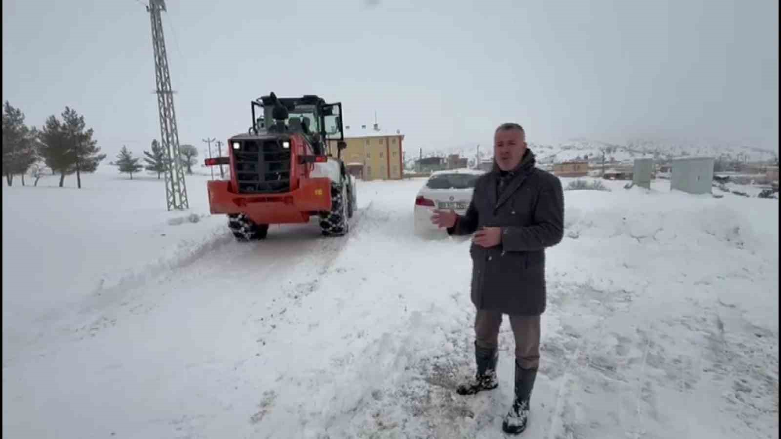 Batman’da 35 köy yolu ulaşıma açıldı, ziyaretçiler kurtarıldı
