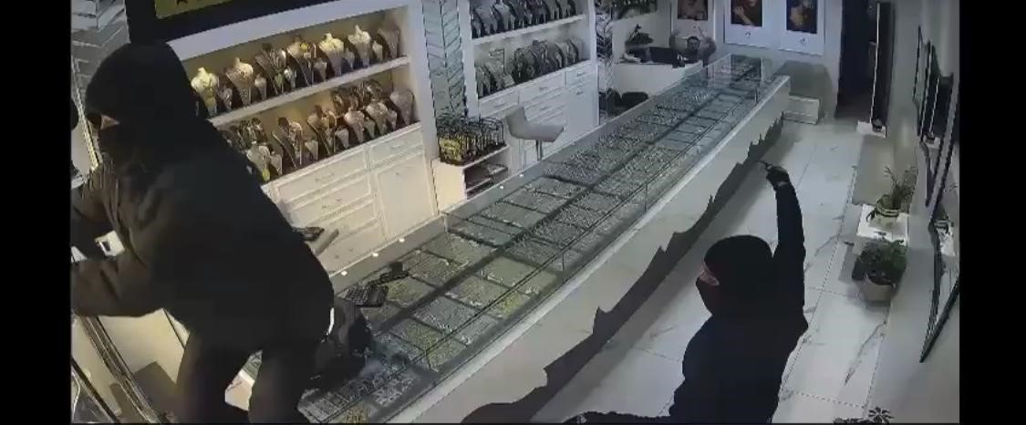 Batman’da 90 saniyede milyonluk kuyumcu soygunu kamerada
