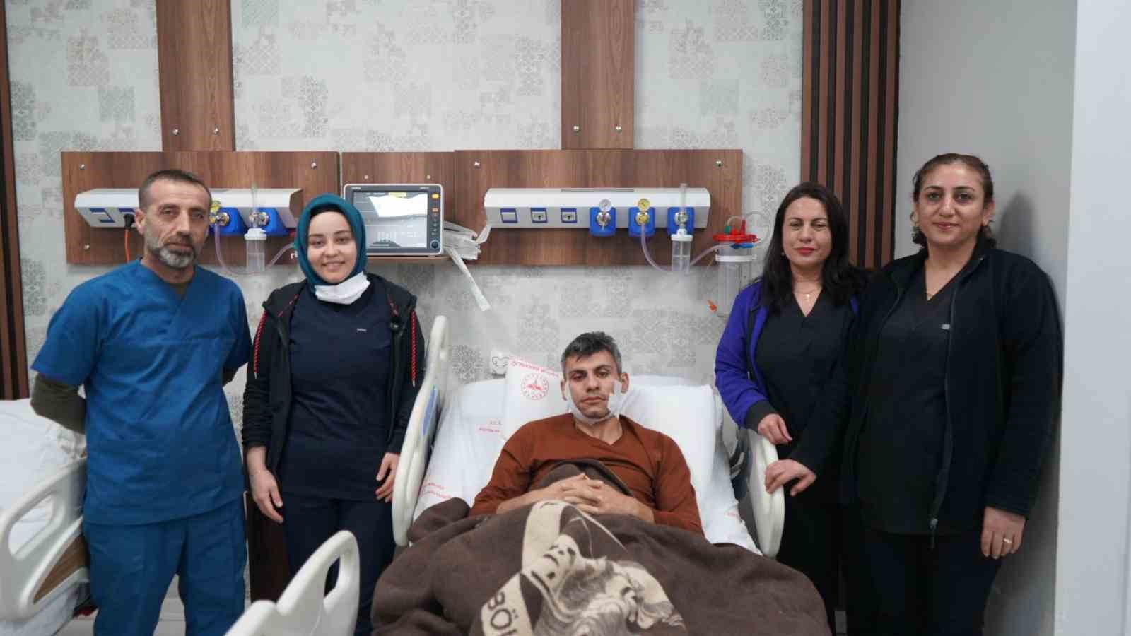 Batman’da Ağız ve Diş Sağlığı Hastanesinde bir ilk: Alt çene kırığı başarıyla tedavi edildi
