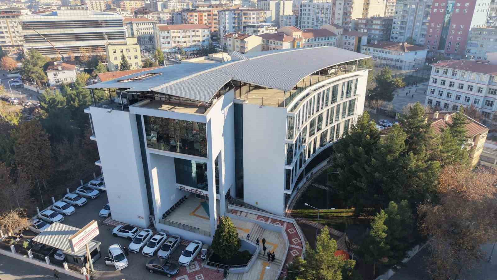 Batman’da Ağız ve Diş Sağlığı Hastanesinde bir ilk: Alt çene kırığı başarıyla tedavi edildi

