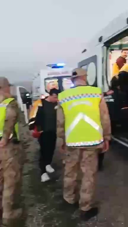 Batman’da araç uçuruma yuvarlandı: 3 ağır yaralı
