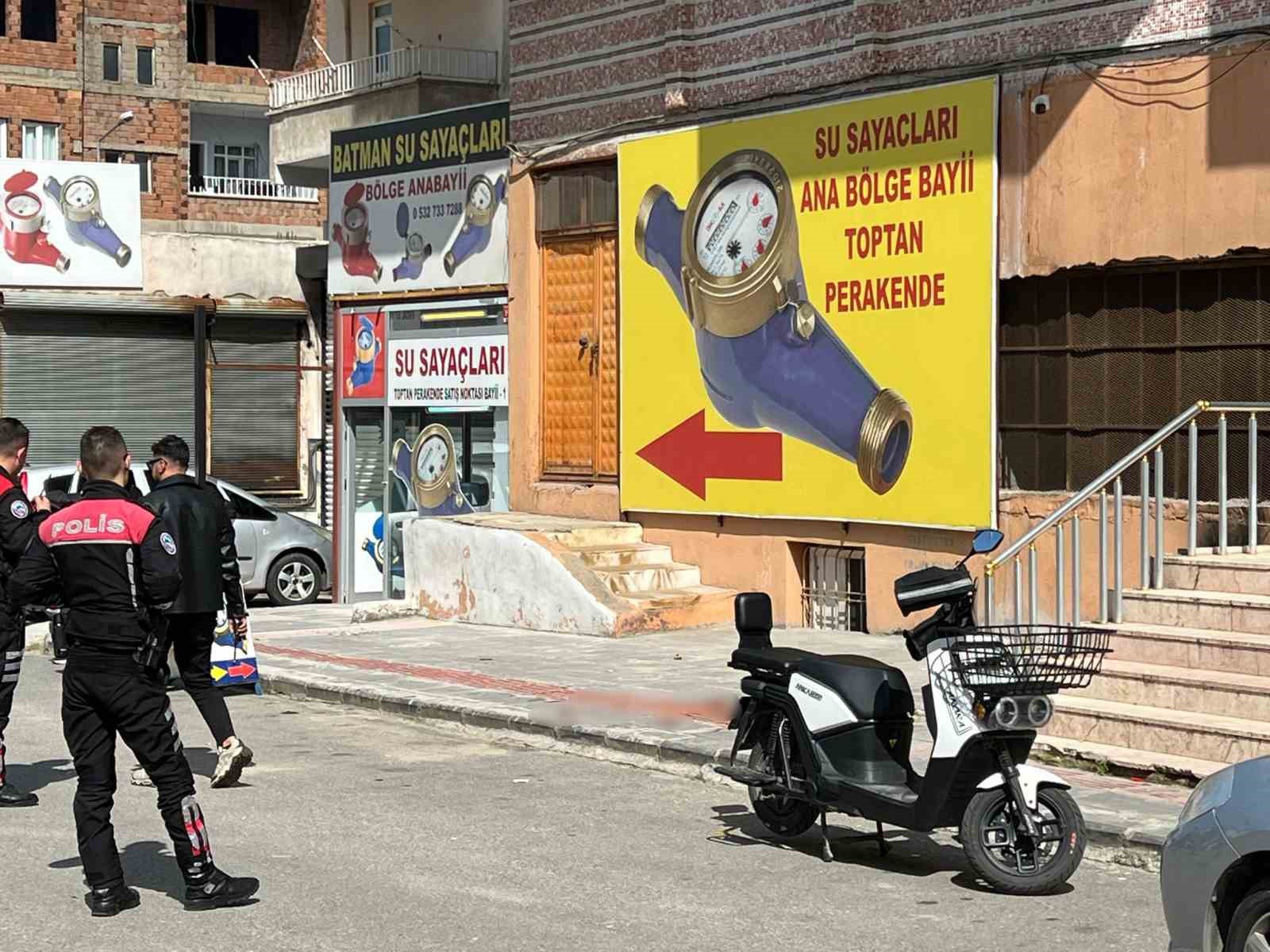 Batman’da çatında düşen genç hayatını kaybetti
