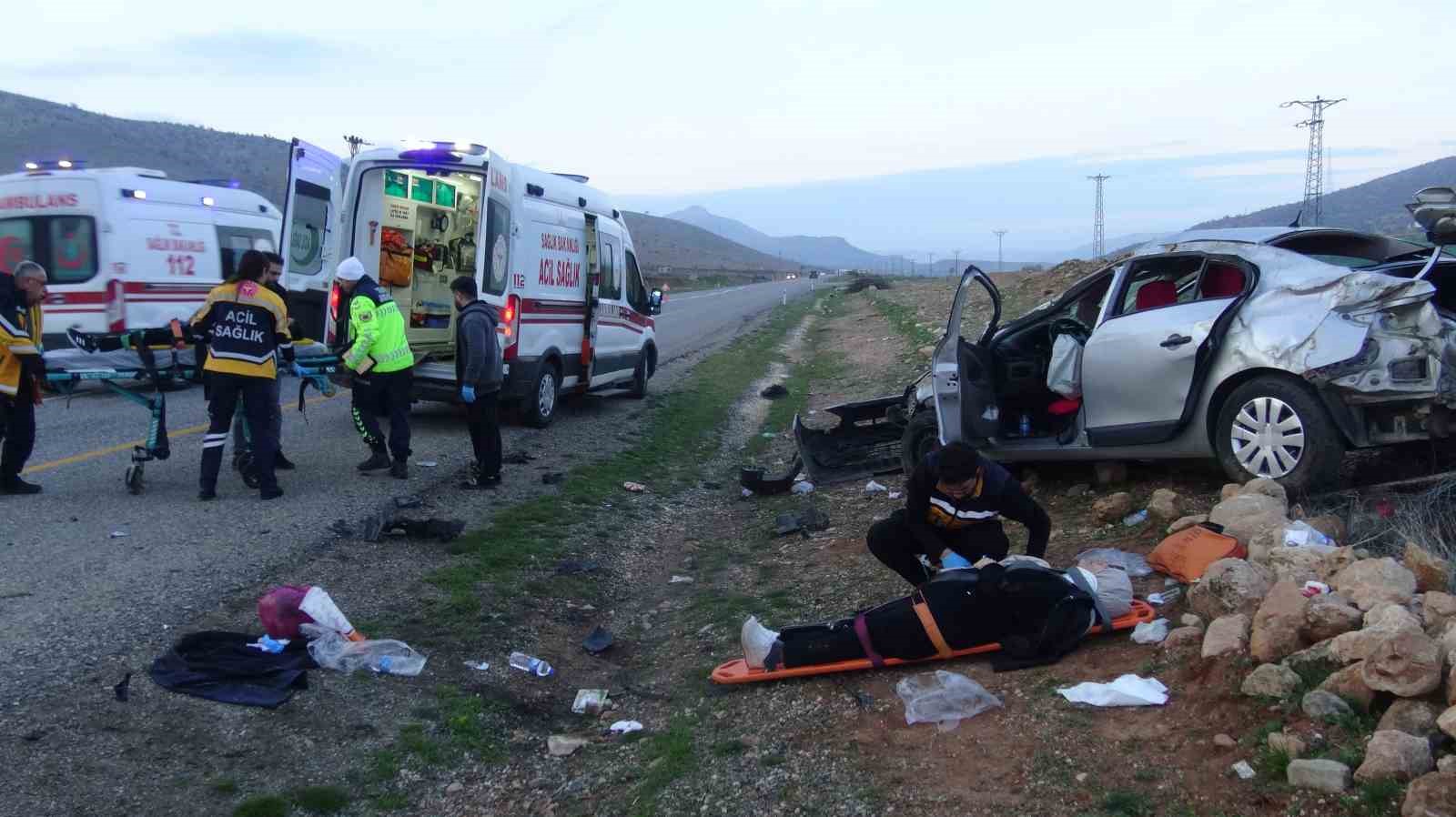 Batman’da direğe çarpıp takla atan araç hurdaya döndü: 5 yaralı
