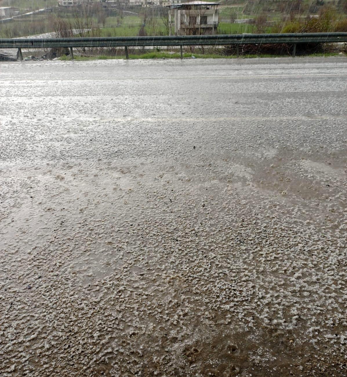 Batman’da dolu etrafı beyaza bürüdü
