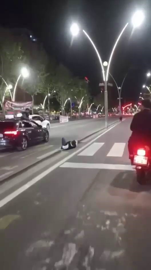 Batman’da domuz dehşeti: Yayaya çarpıp yaraladı, trafiğin altını üstüne getirdi
