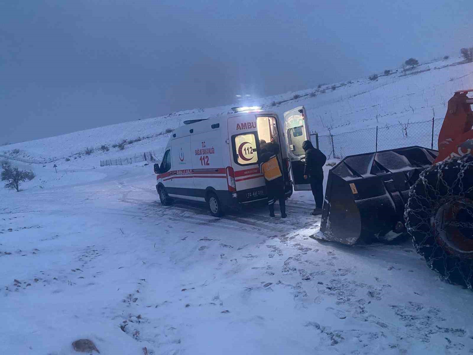 Batman’da hamile kadın kepçeyle kurtarıldı
