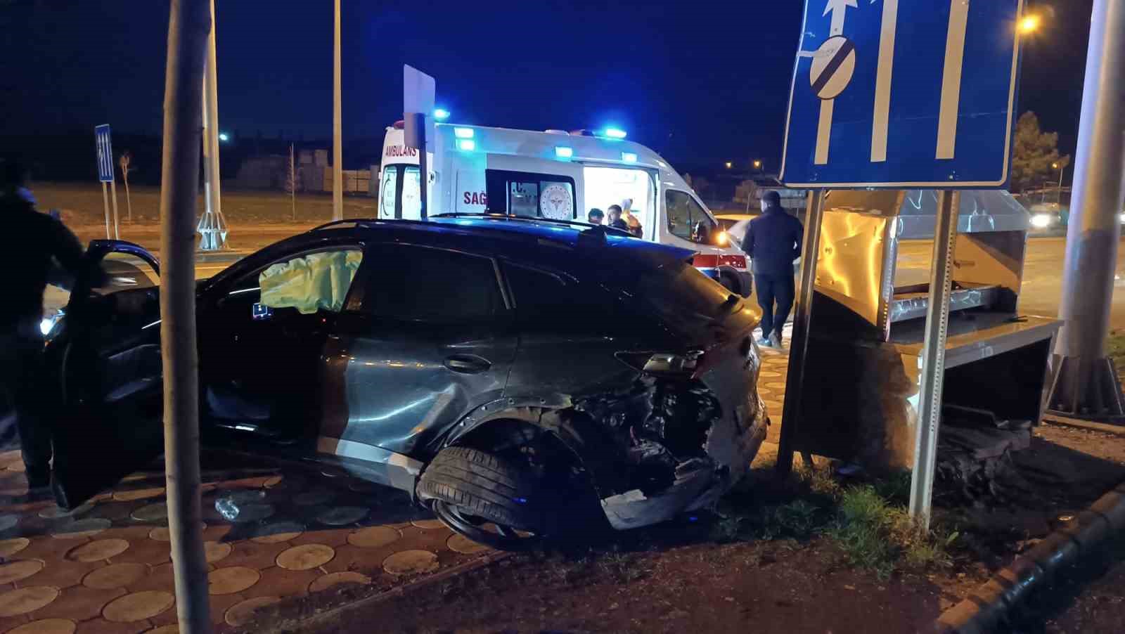 Batman’da iki otomobil kafa kafaya çarpıştı: 1 yaralı
