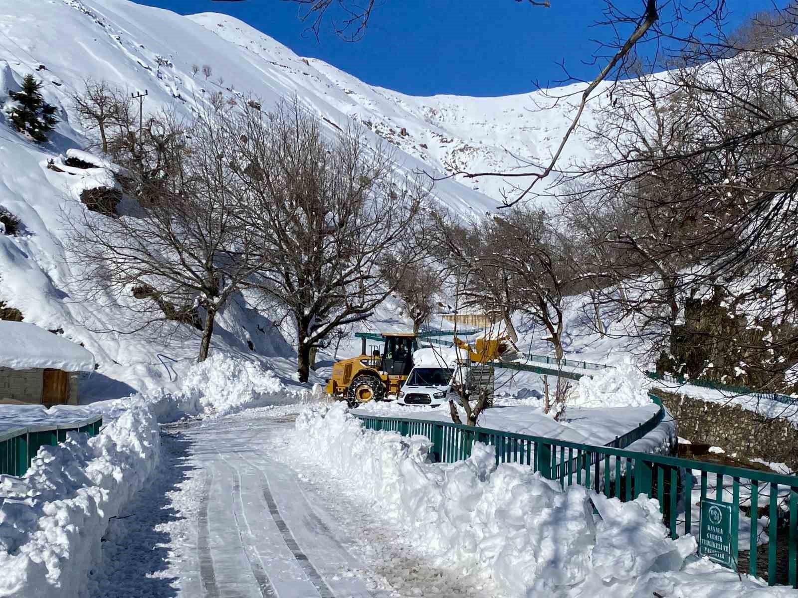 Batman’da kapalı olan ilçeler arası yol ulaşıma açıldı
