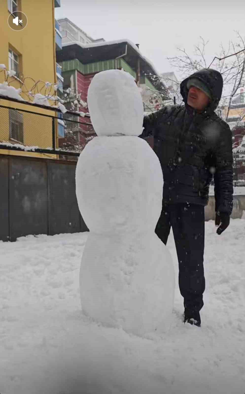 Batman’da kardan adamlar kentin simgesi oldu
Batman’da kardan adamlar kentin simgesi oldu