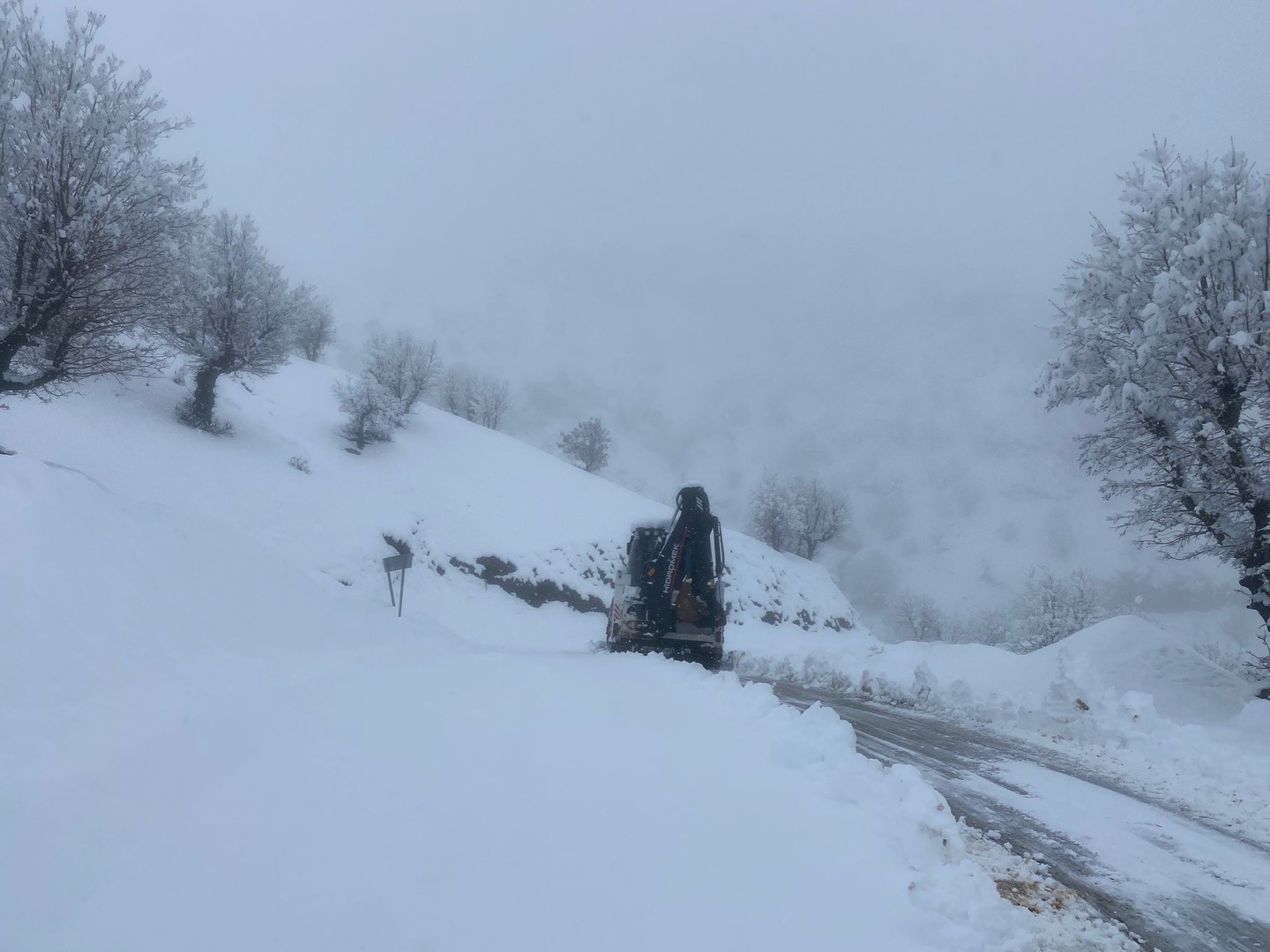 Batman’da karla mücadele çalışmaları sürüyor
