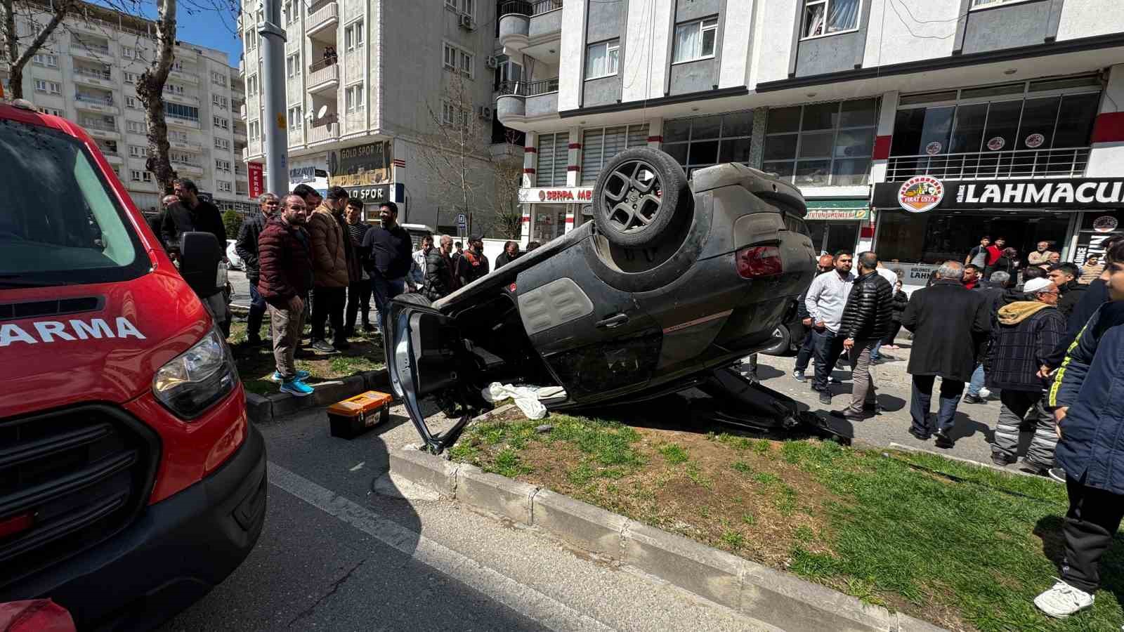 Batman’da kontrolden çıkan otomobil ters döndü: 1 yaralı
