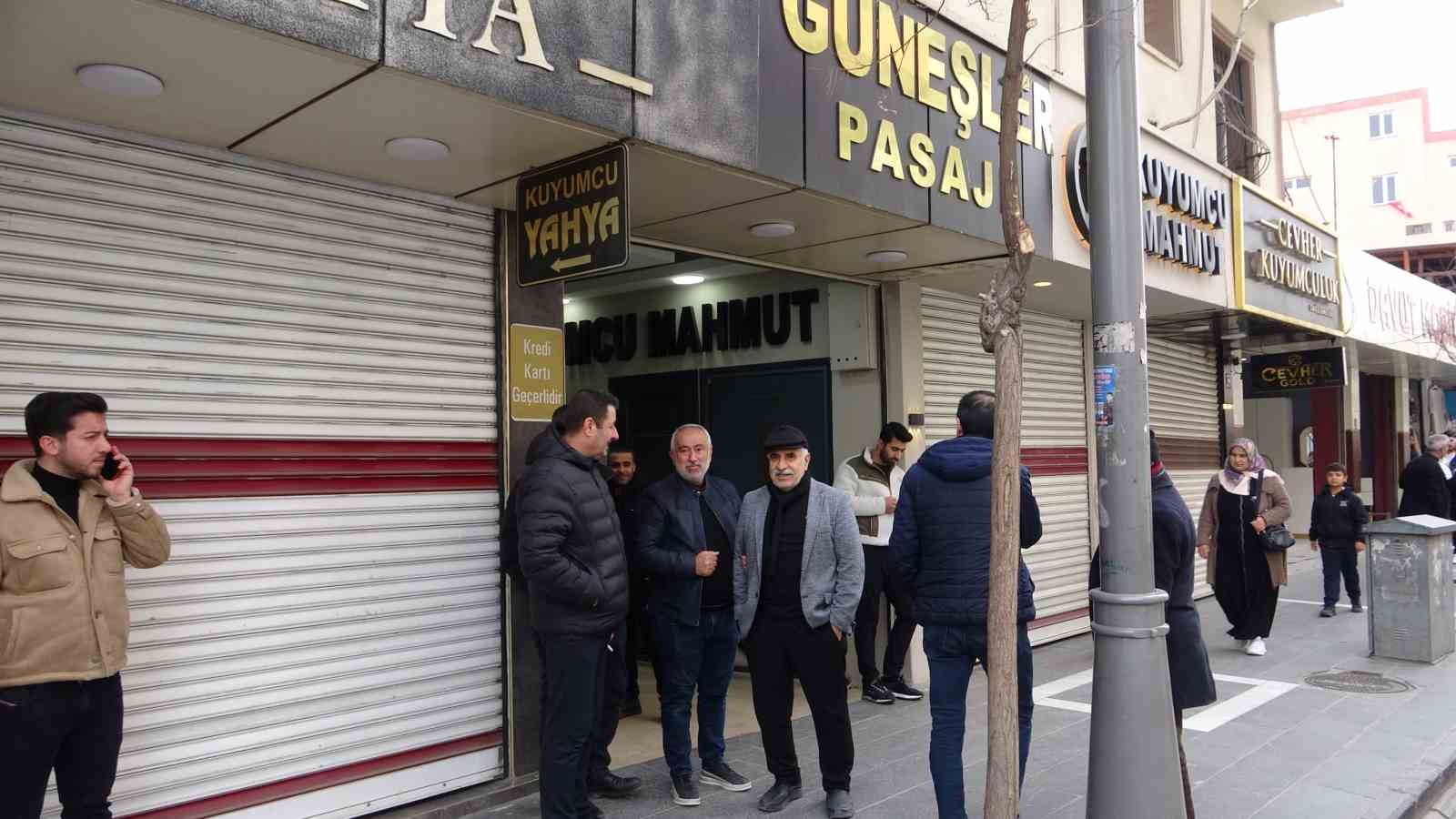 Batman’da kuyumcu soygunu ardından esnaf kepenk kapattı
