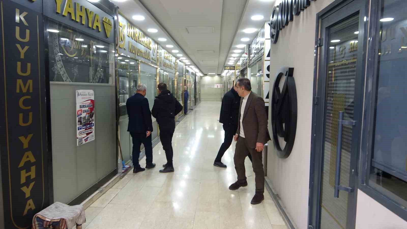 Batman’da kuyumcu soygunu ardından esnaf kepenk kapattı
