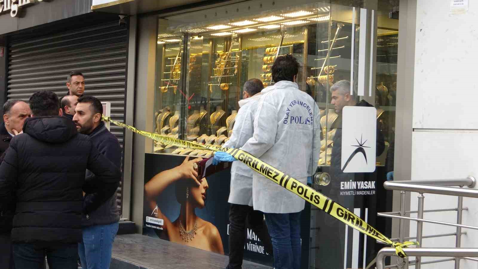 Batman’da kuyumcu soygunu ardından esnaf kepenk kapattı
