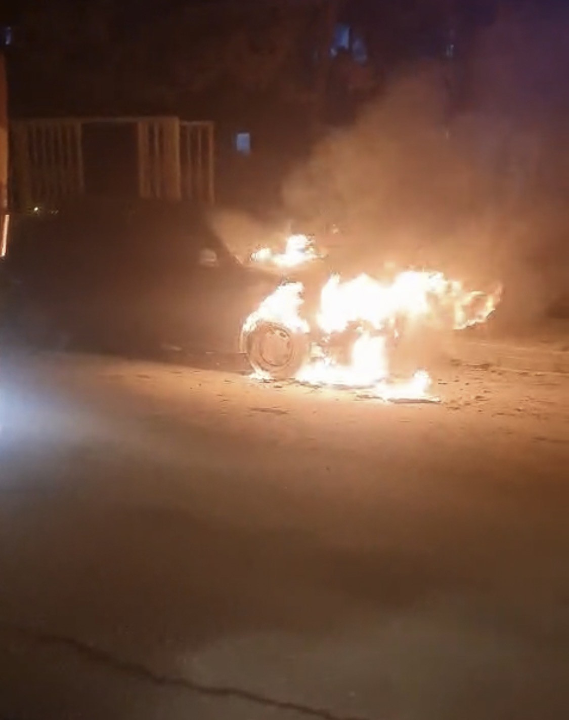 Batman’da park halindeyken yanan otomobil kullanılamaz hale geldi
