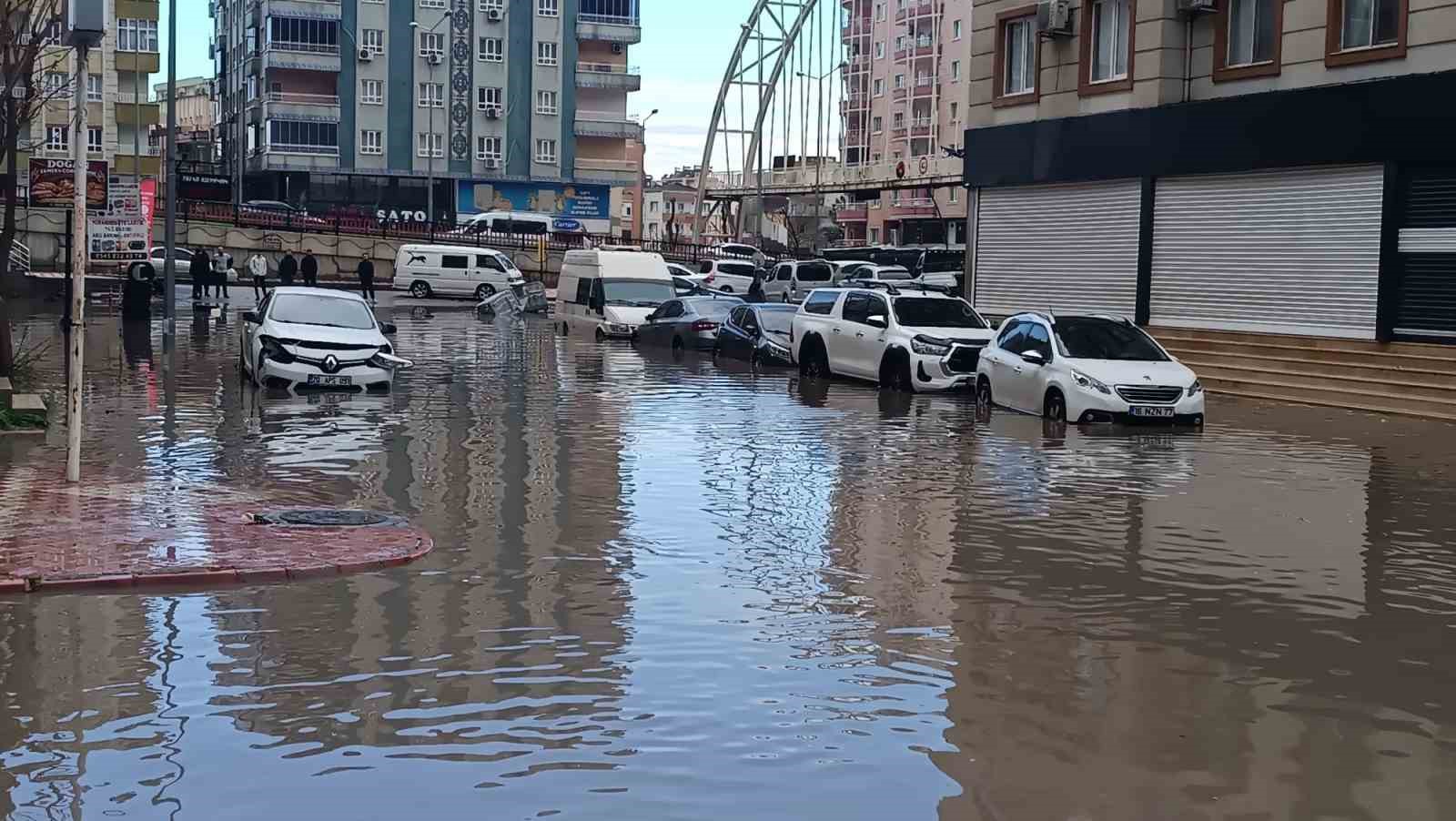 Batman’da sağanak ve kar hayatı olumsuz etkiledi
