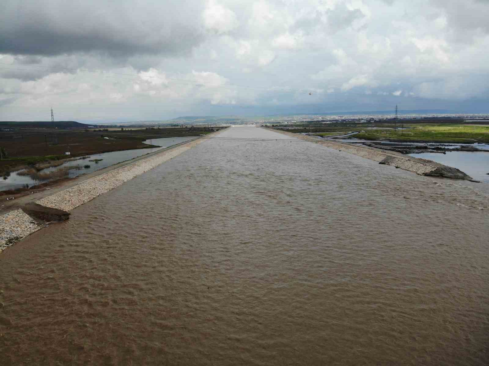 Batman’da sağanak yağış nedeniyle yol çöktü, Güney Çevre Yolu ulaşıma kapatıldı
