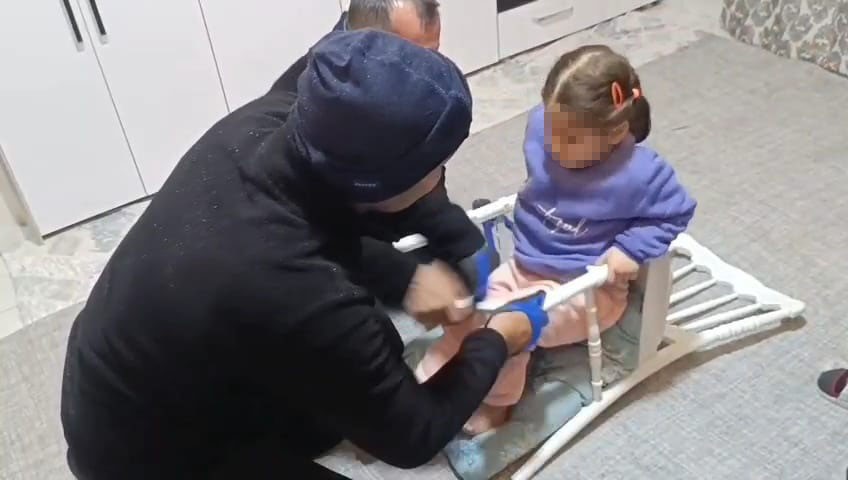 Batman’da sandalyeye sıkışan çocuğun imdadına itfaiye yetişti
