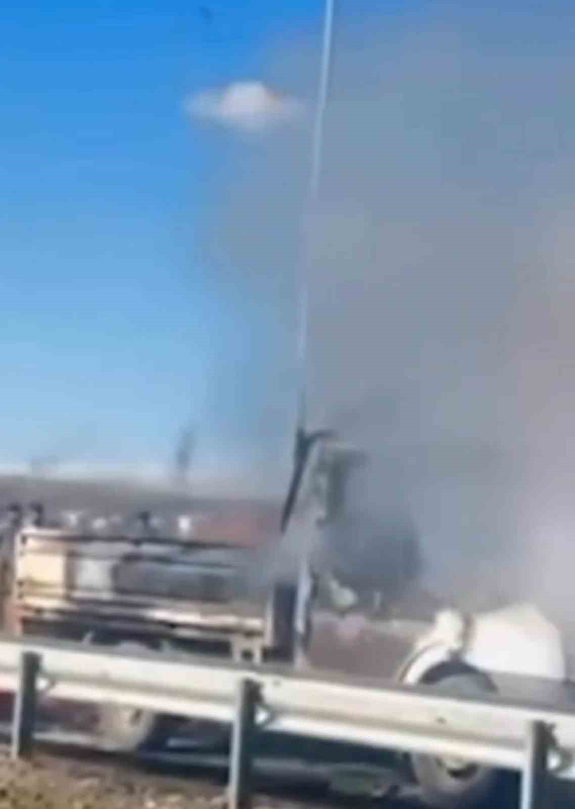 Batman’da seyir halindeki kamyonet alev aldı
