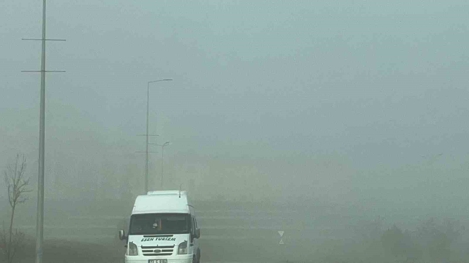Batman’da sis etkili oldu, görüş mesafesi düştü
