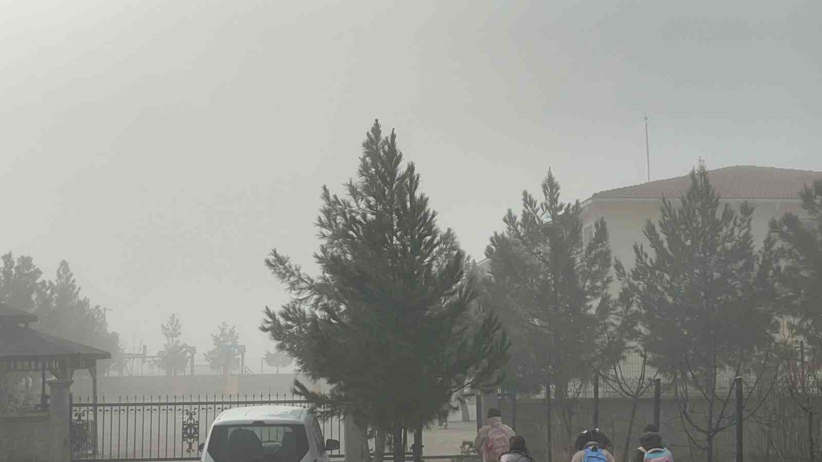 Batman’da sis etkili oldu, görüş mesafesi düştü
