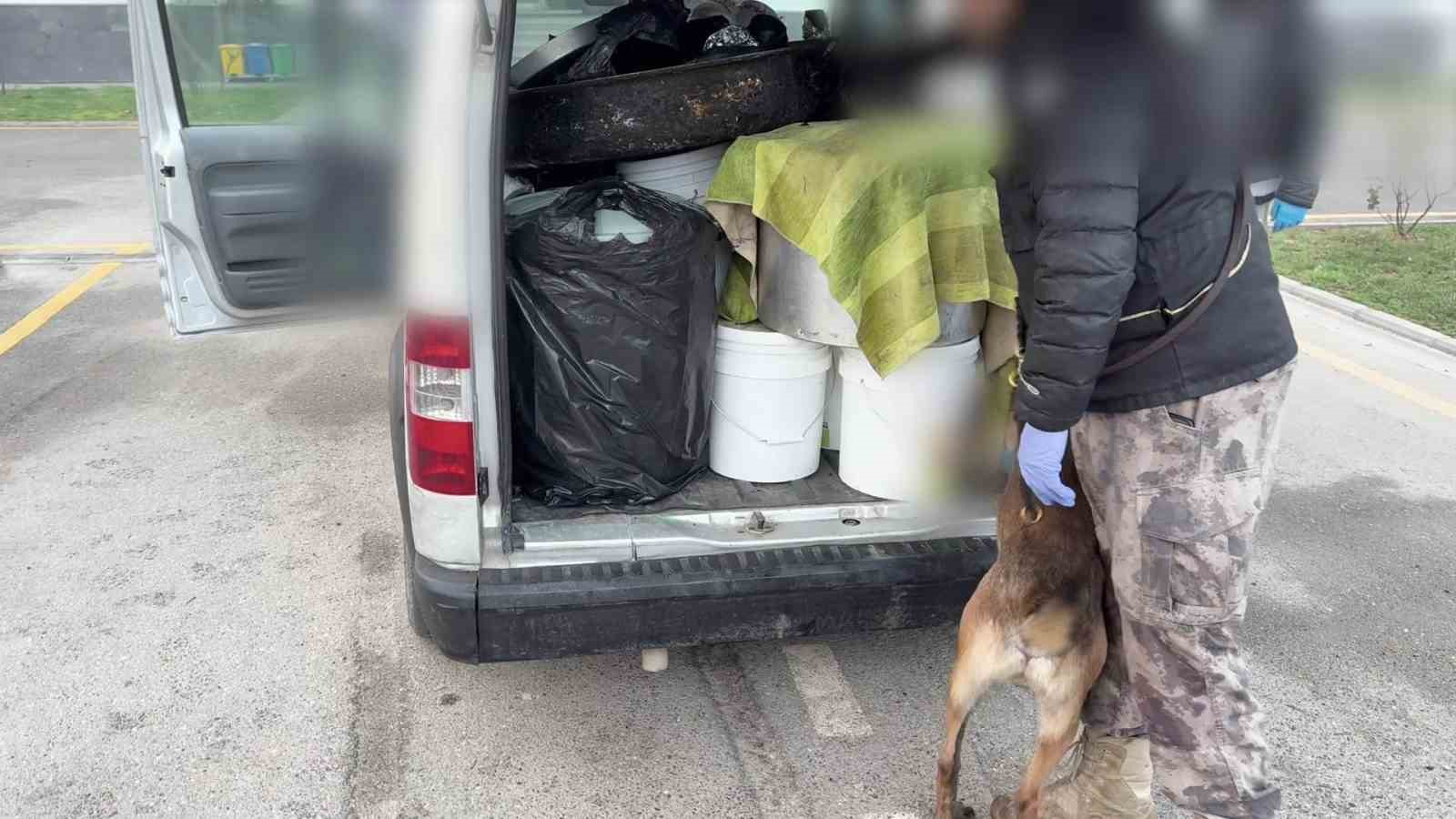 Batman’da yağ tenekelerine gizlenmiş vaziyette 45 kilo metamfetamin ele geçirildi
