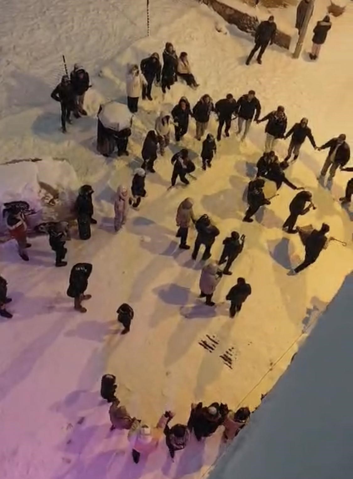 Batman’da yıllar sonra gelen kar sevinci: Davul zurna, halay ve kızak keyfi
