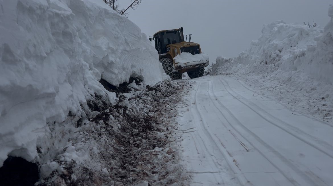 Battalgazi Belediyesi ekipleri 21 kilometre yolu açarak hastaya ilaçlarını yetiştirdi
