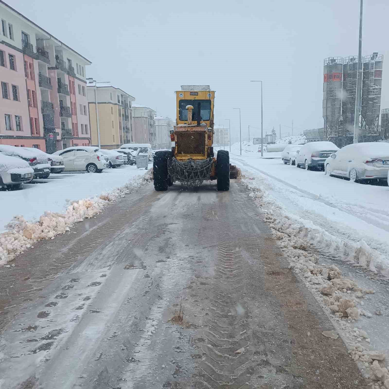 Battalgazi’de kar yağışı sonrası ekipler sahada
