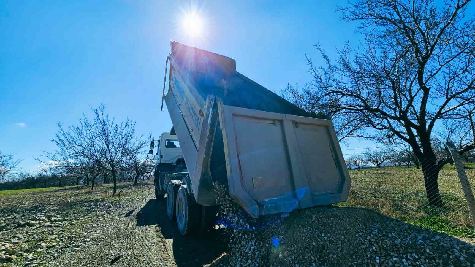 Battalgazi’de kırsal mahallelerde yol çalışmaları sürüyor
