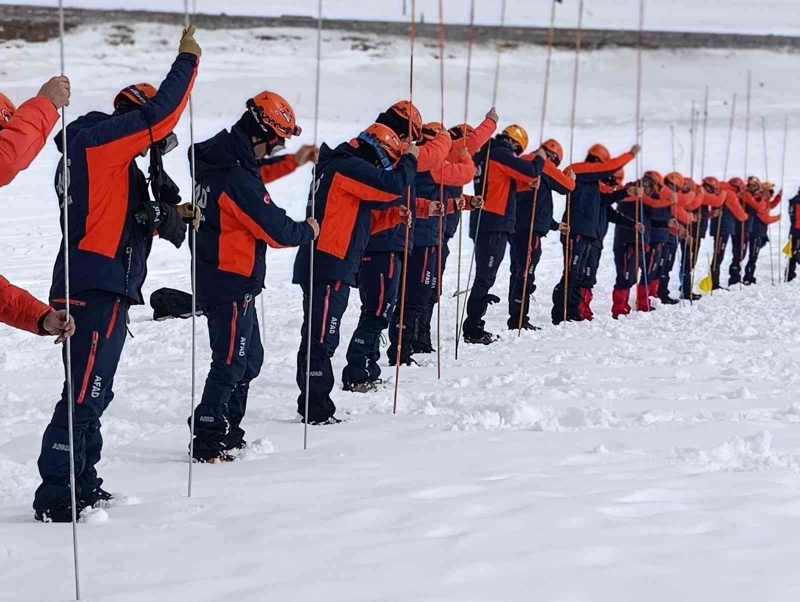 Bayburt AFAD ekibi çığ eğitimine katıldı
