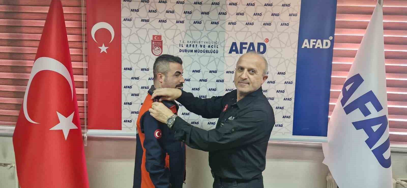 Bayburt AFAD’da arama kurtarma personellerine rütbe takıldı
