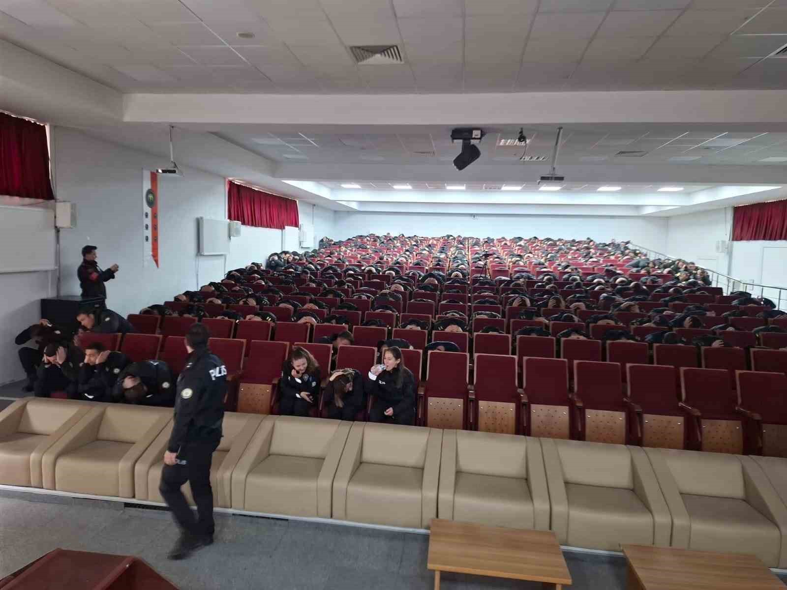 Bayburt AFAD’dan polis adaylarına uygulamalı afet eğitimi
