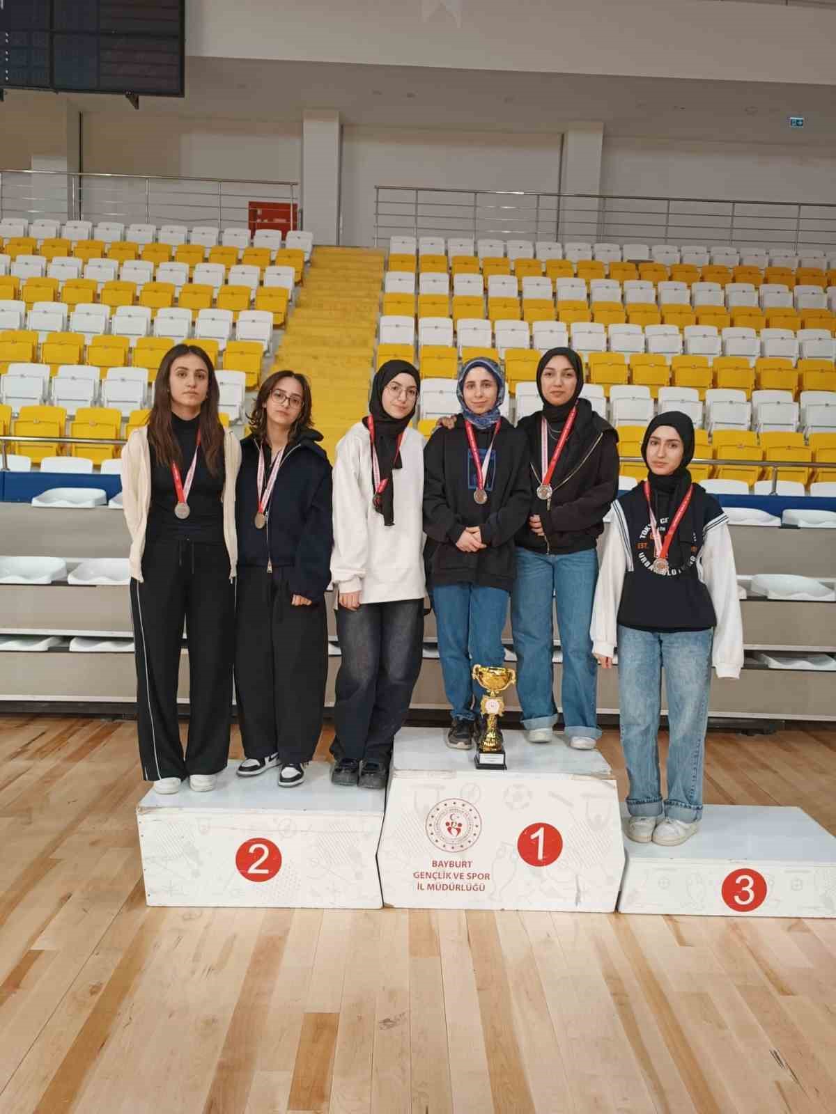 Bayburt Fen Lisesi öğrencilerinden satrançta başarı
