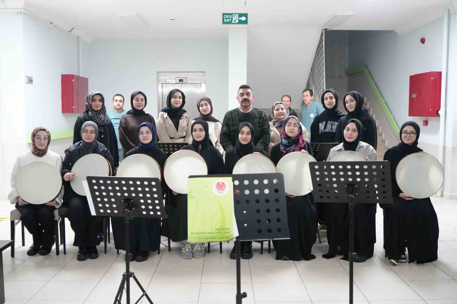 Bayburt huzurevinde manevi buluşma: Bendirler çalındı, ilahiler söylendi
