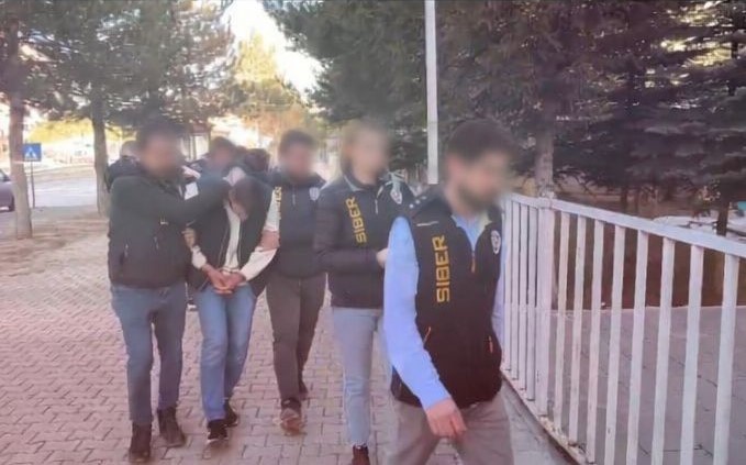 Bayburt merkezli dolandırıcılık operasyonunda 5 şüpheli tutuklandı
