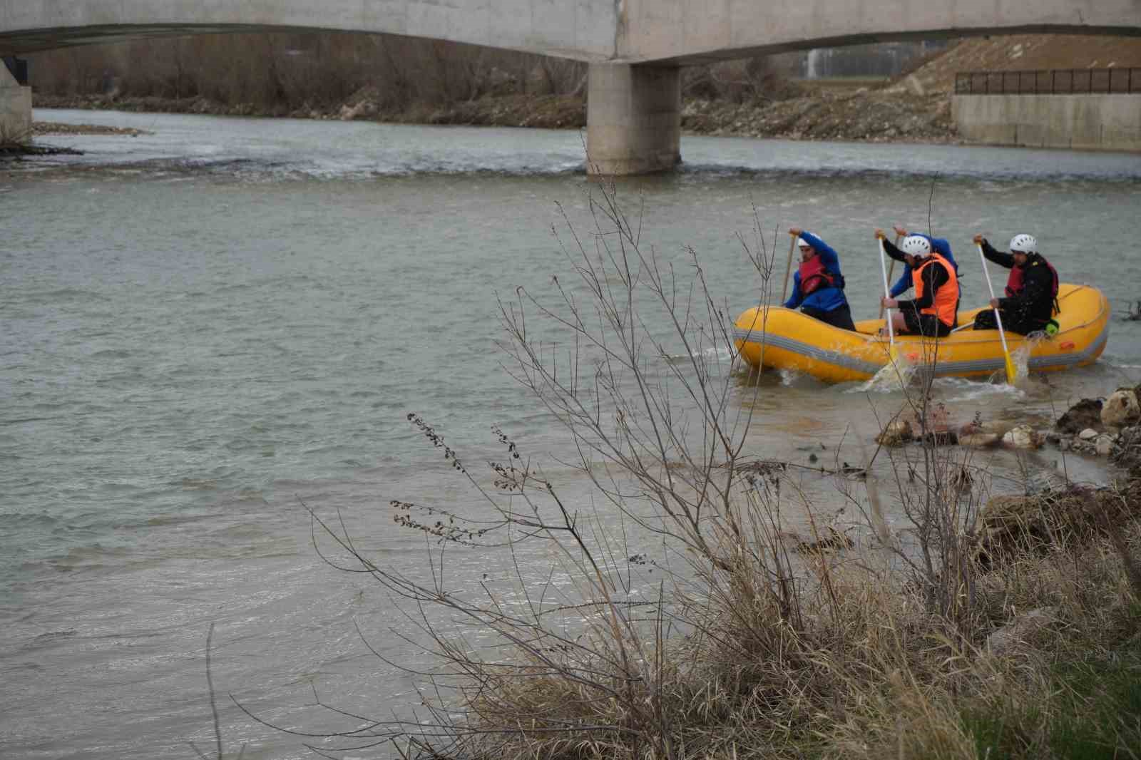 Bayburt Üniversiteler Arası Rafting Şampiyonası nehir inişi yarışıyla tamamlandı
