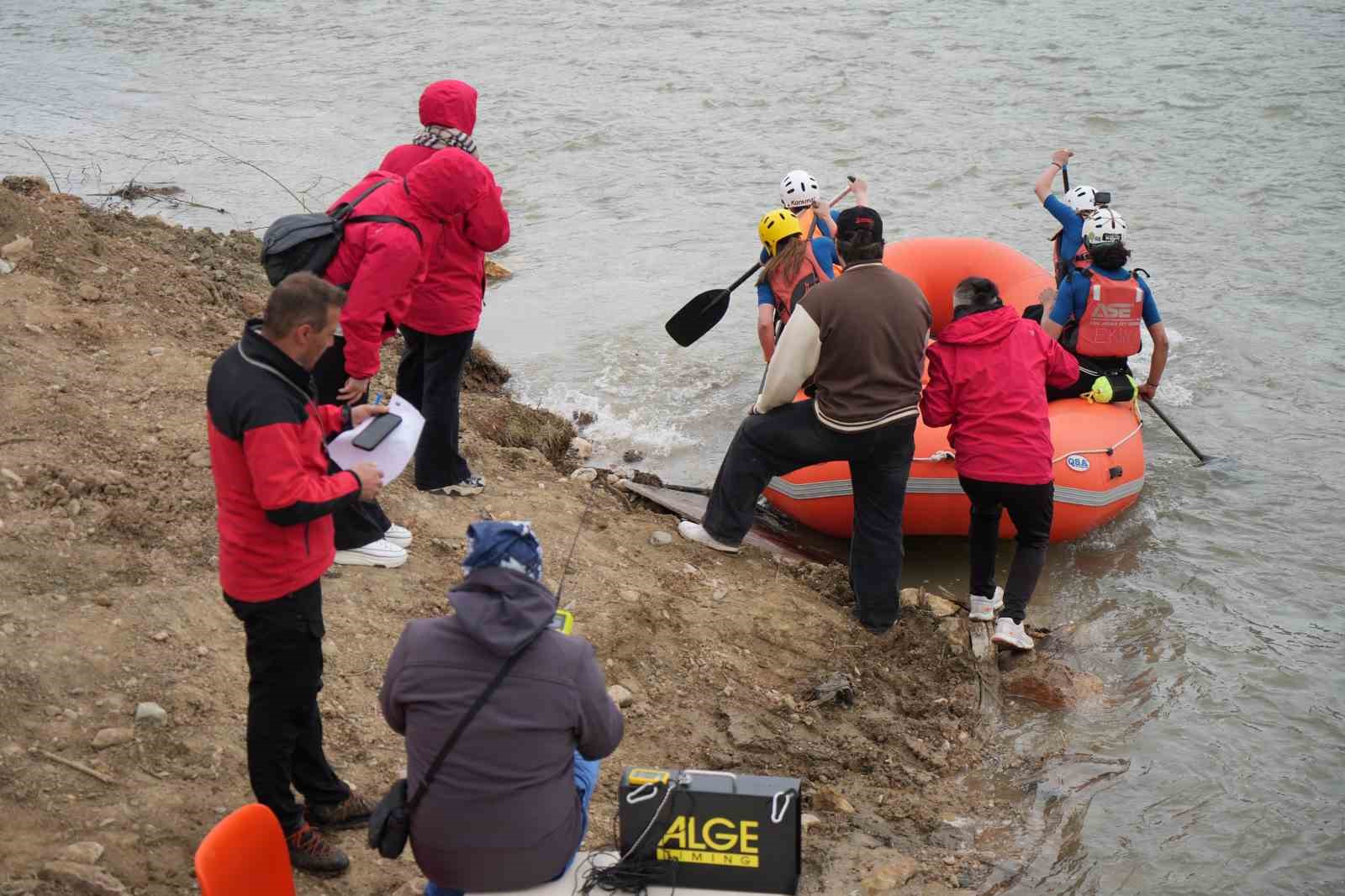 Bayburt Üniversiteler Arası Rafting Şampiyonası nehir inişi yarışıyla tamamlandı

