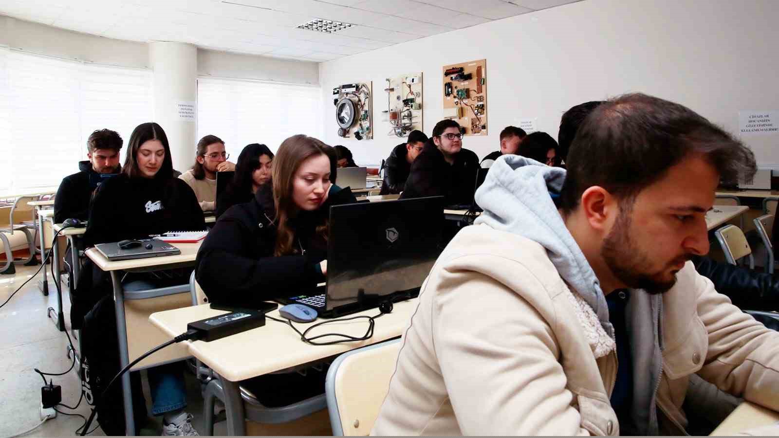 Bayburt Üniversitesi’nde "Türkiye Siber Vatan Programı" eğitimi başladı
