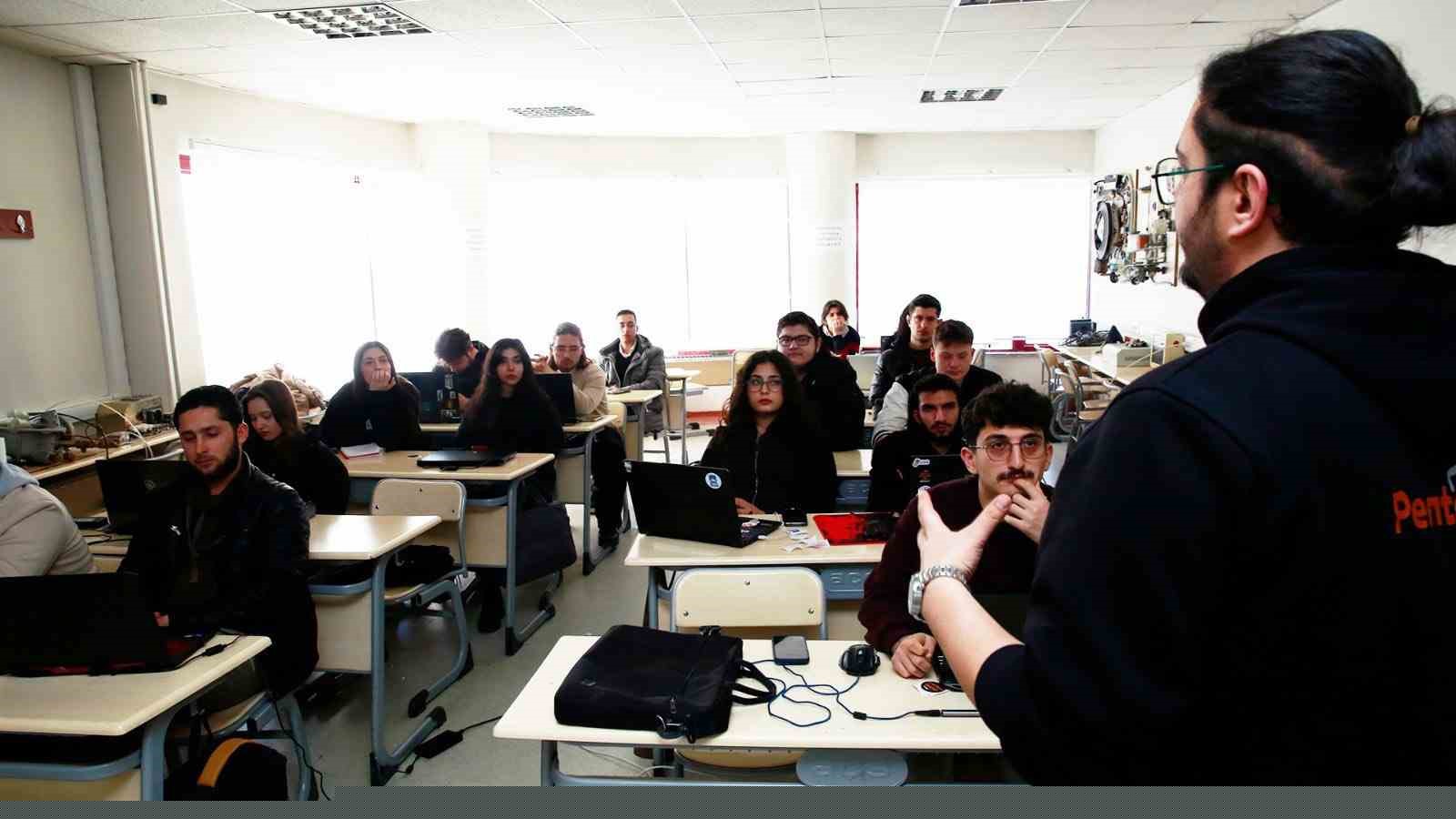 Bayburt Üniversitesi’nde "Türkiye Siber Vatan Programı" eğitimi başladı
