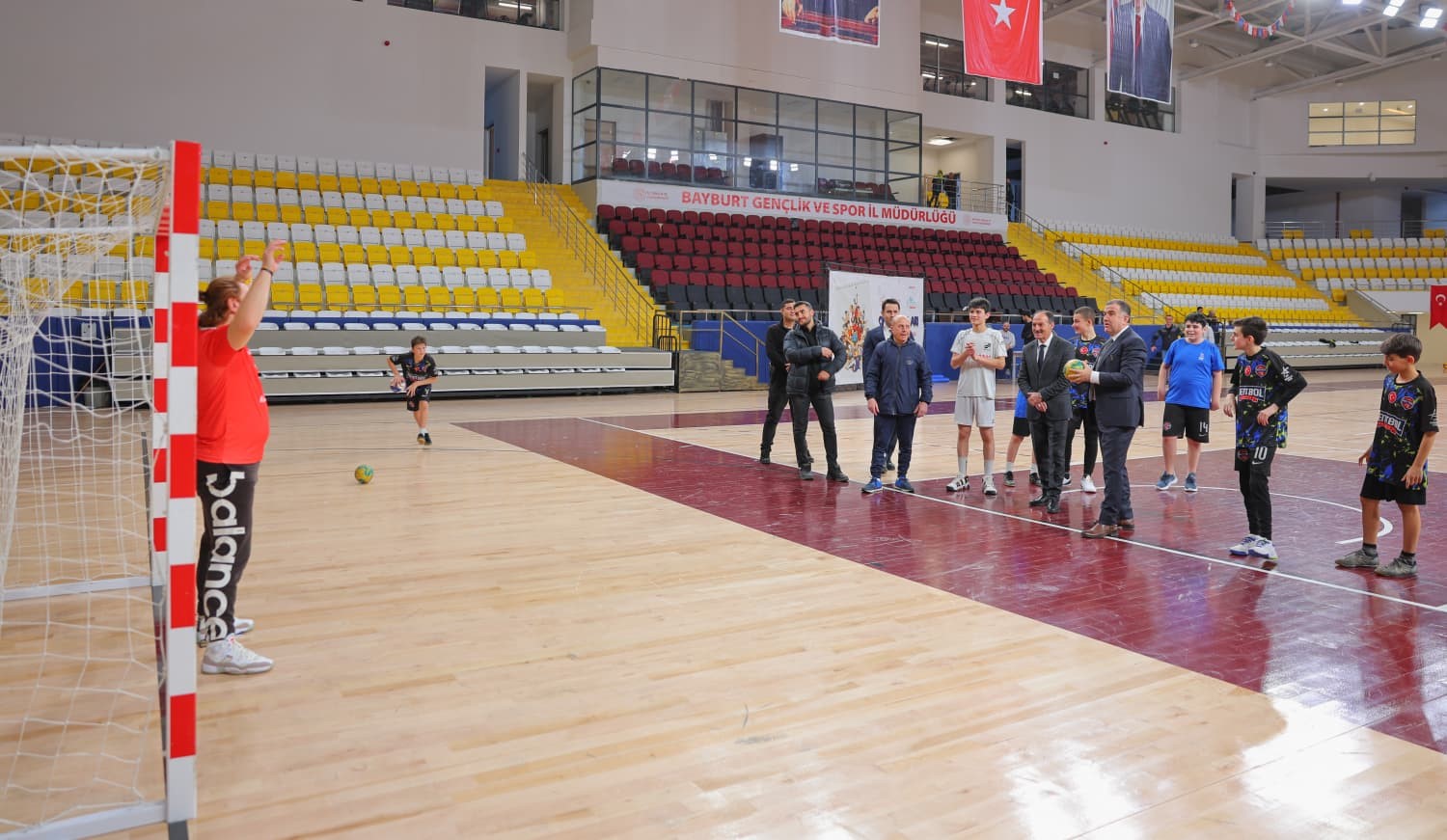 Bayburt Yeni Spor Salonu’nda antrenmanlar yoğun katılımla sürüyor
