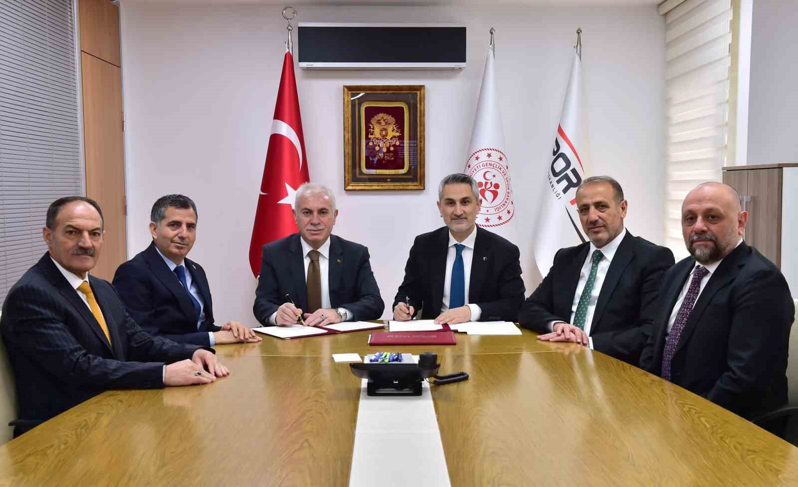 Bayburt’a futbol sahaları ile tenis kortu yapılacak
