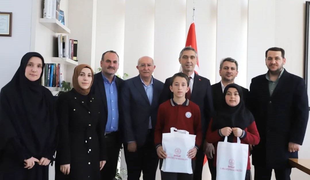 Bayburtlu bölge birincisi öğrenciler ödüllendirildi
